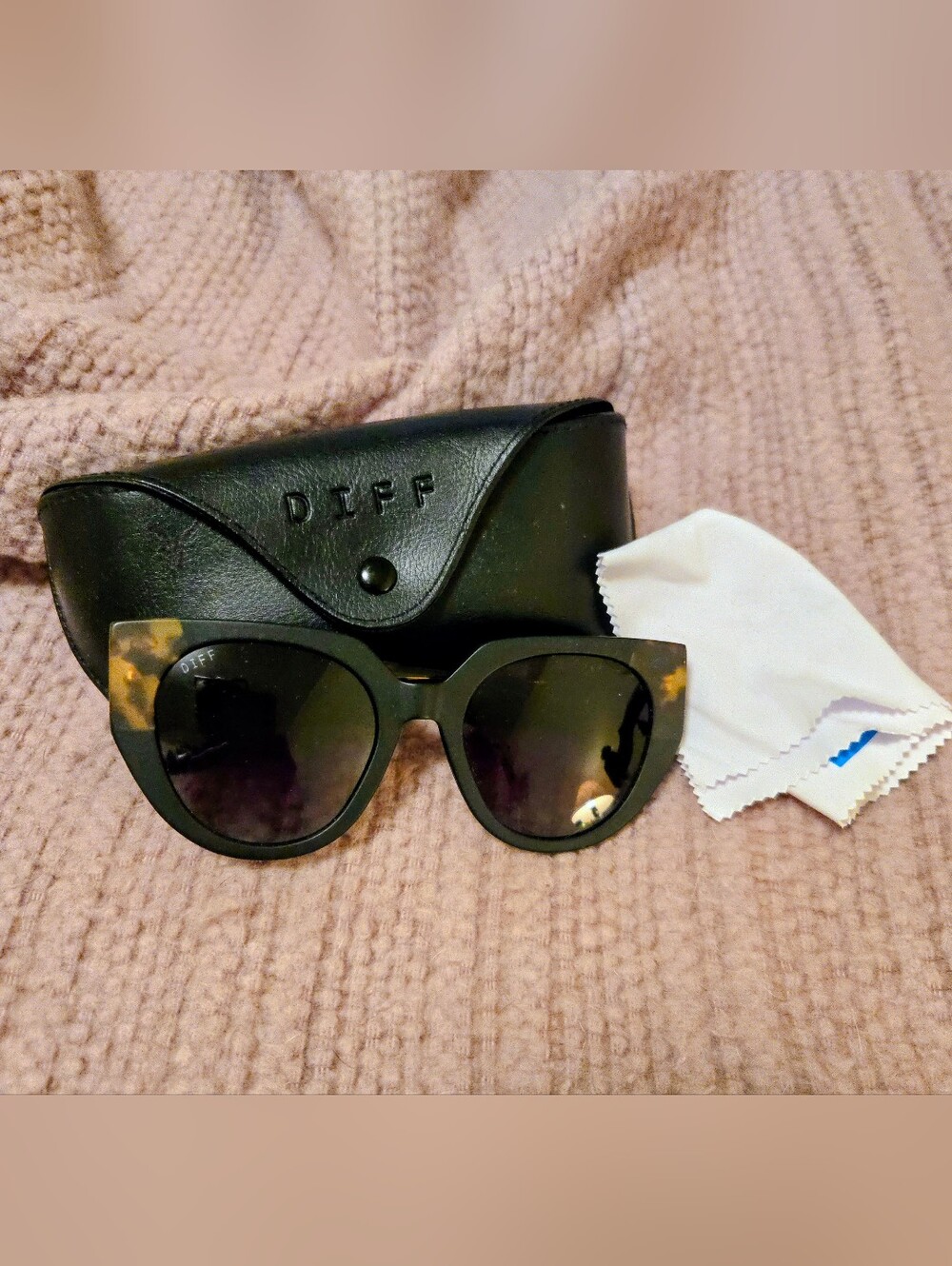 DIFF EYEWEAR Ivy Polarized Sunglasses - Black & Tortoise - Grey Gradient Lens